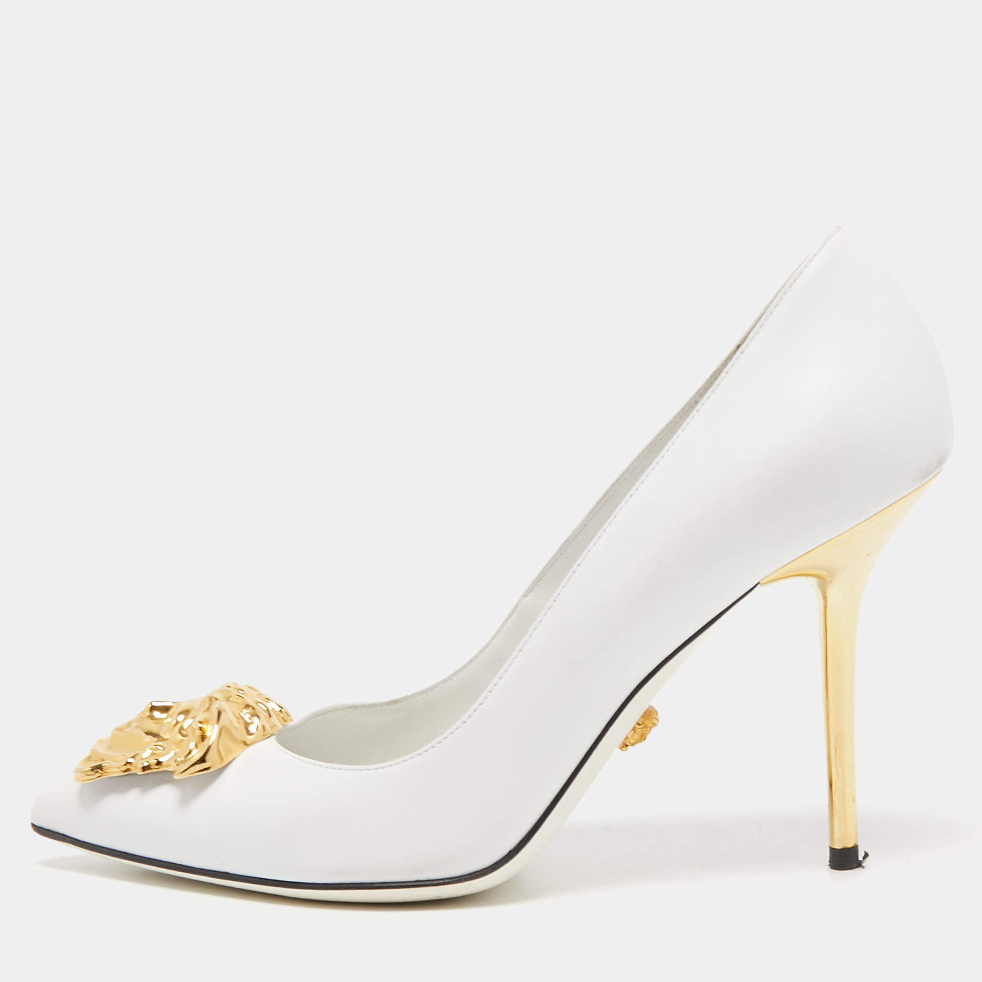 Pre Owned Versace White Leather Medusa Pointed Toe Pumps Size 37
