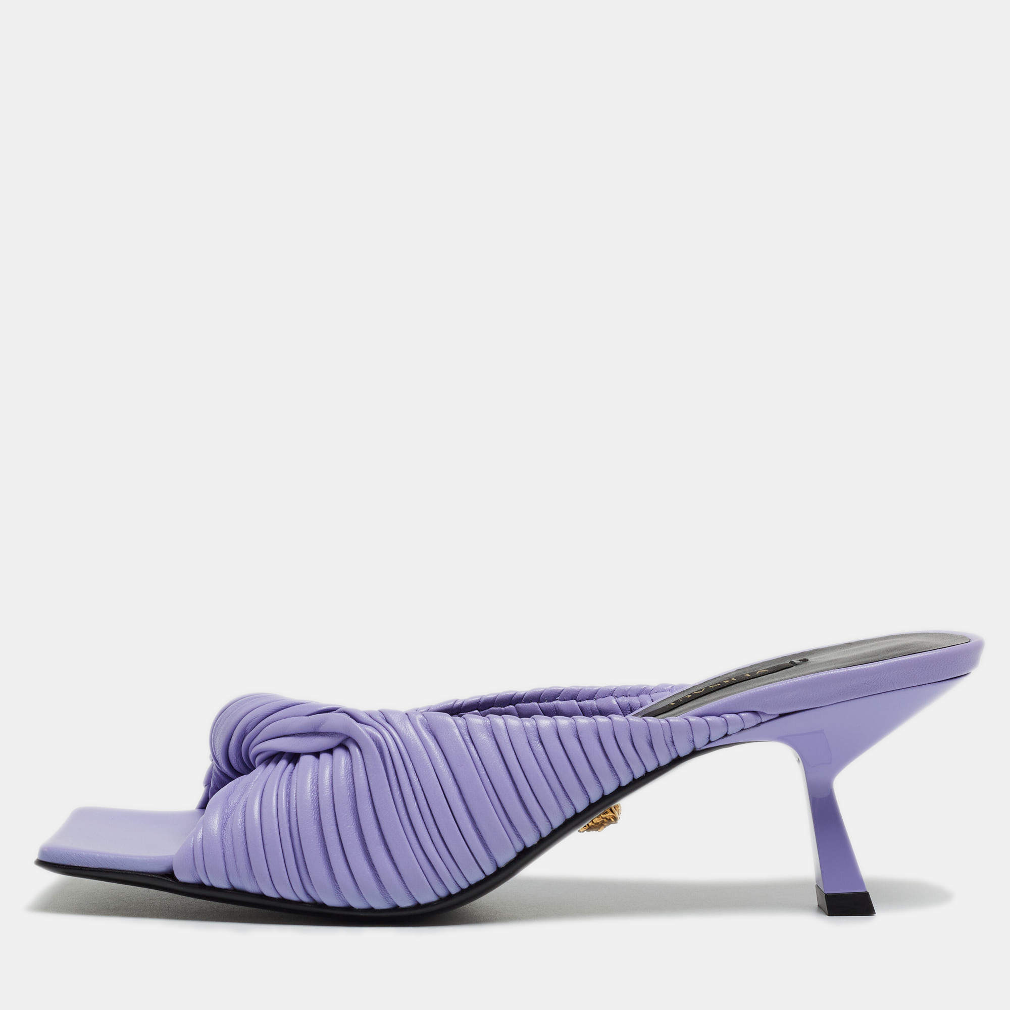 مملوكة مسبقًا Versace Lavender Pleated Leather Plisse Slide Sandals Size 39