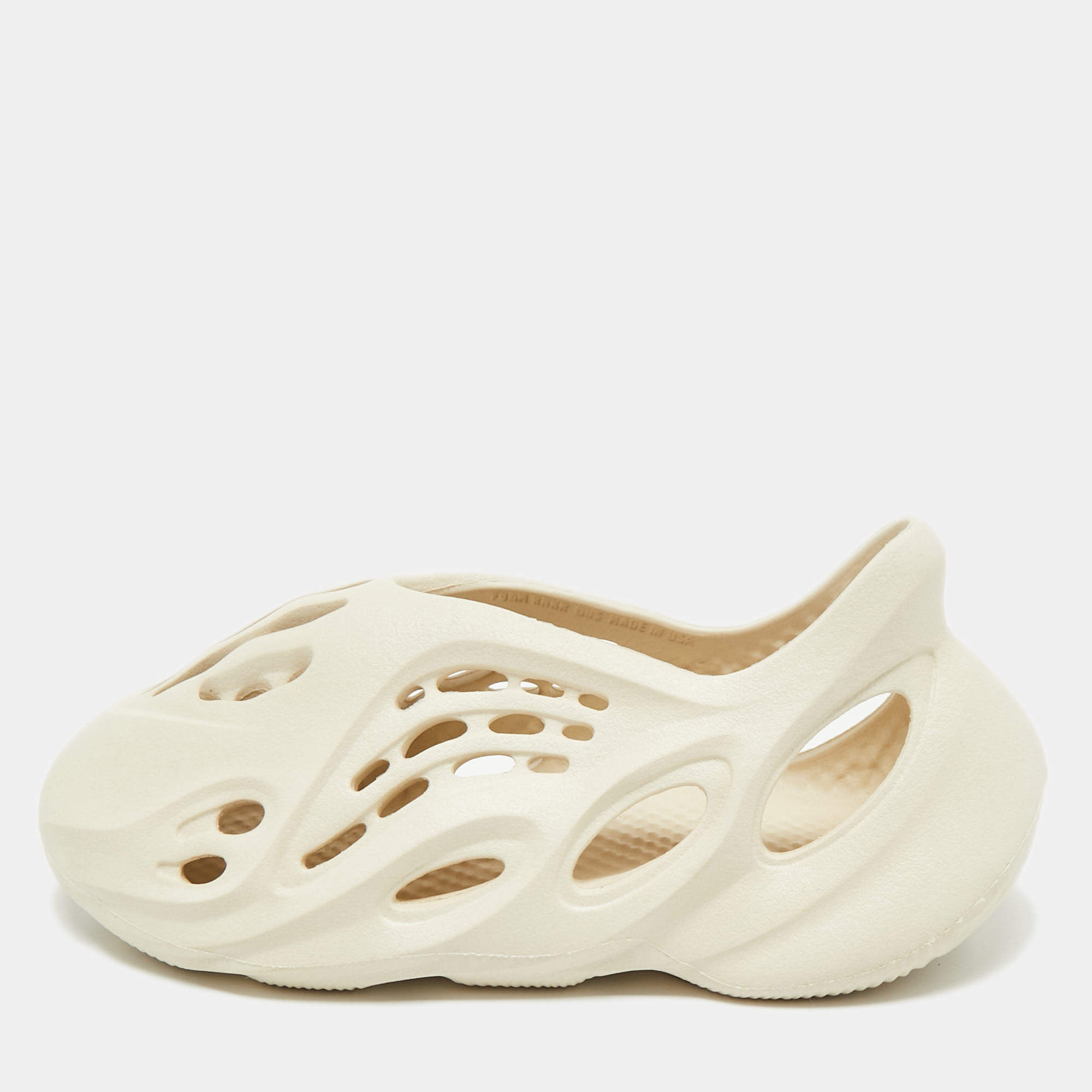 Pre Owned Yeezy x Adidas Off White Rubber Foam RNNR Ararat Sneakers Size 39