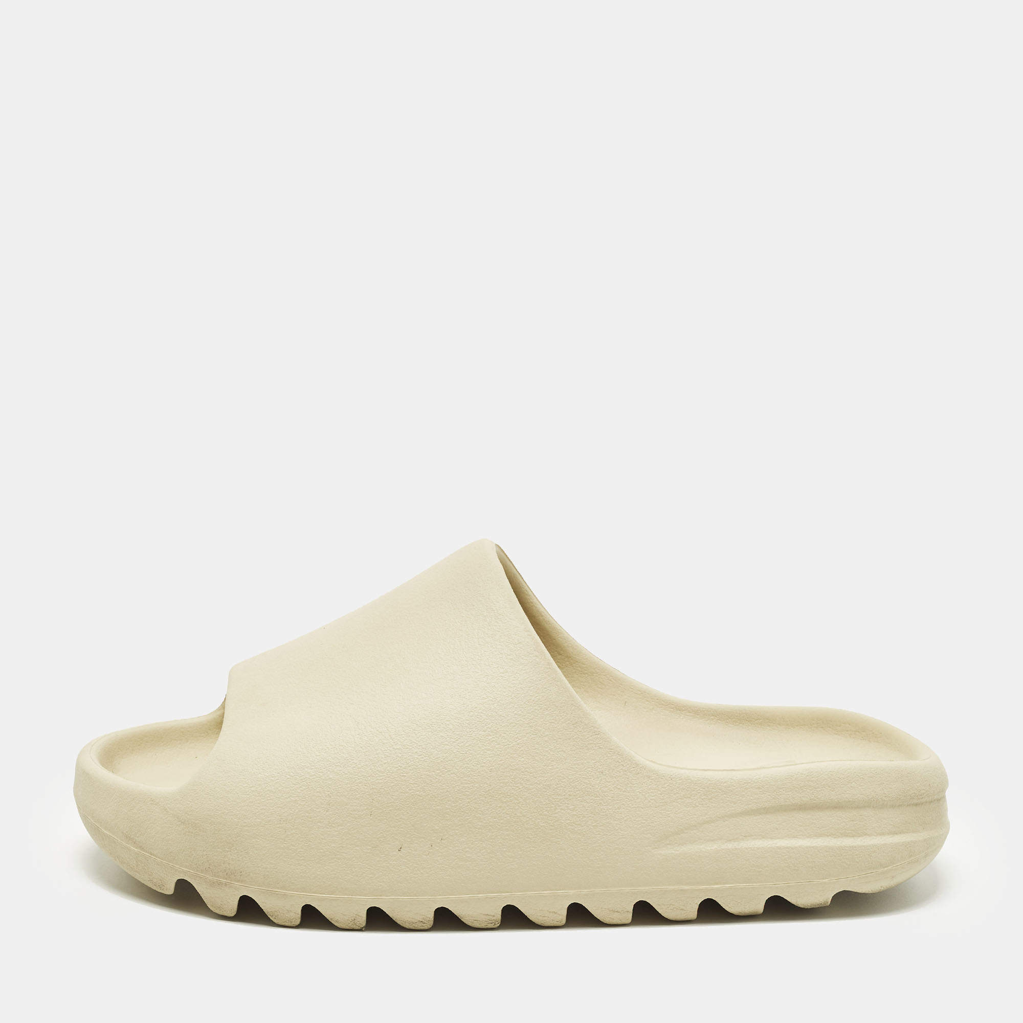 Pre Owned صندل سلايد فلات ييزي x أديداس رزين مطاط أخضر مقاس 40.5