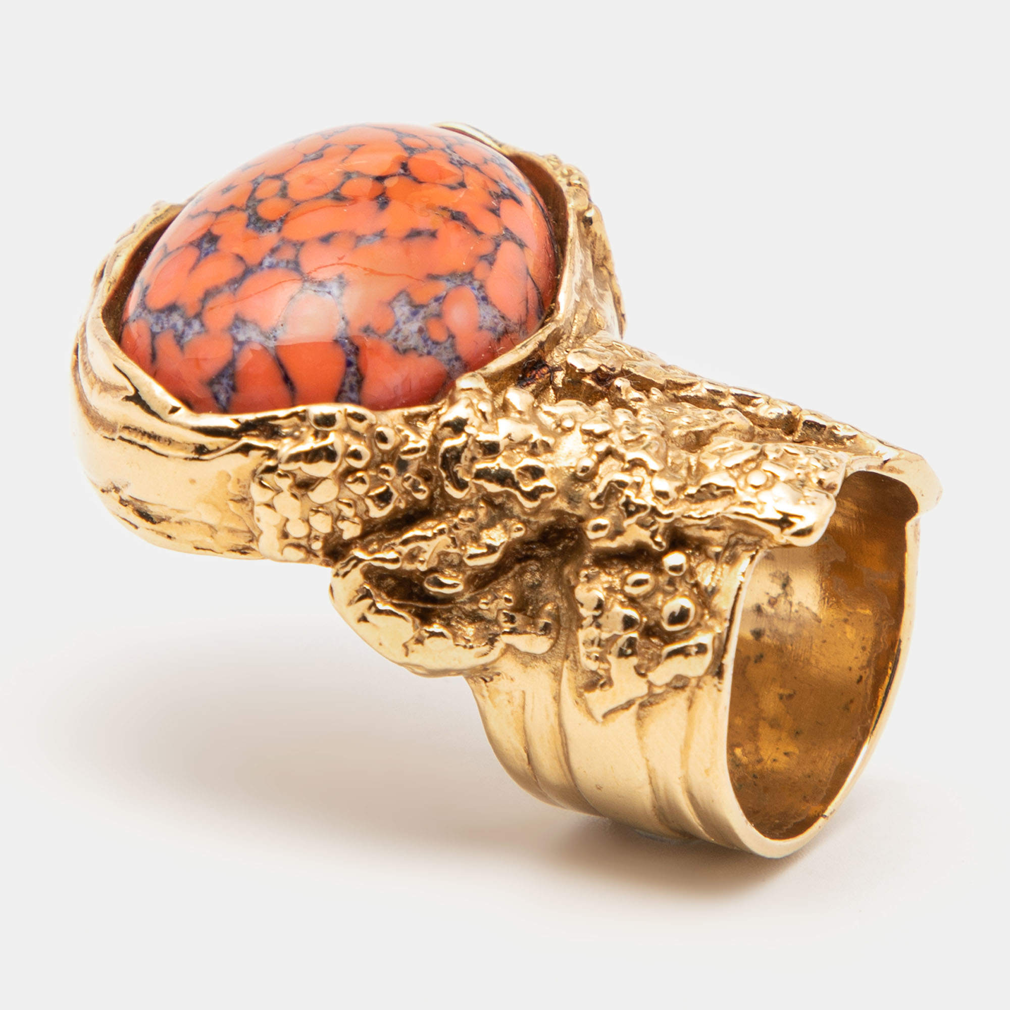 مملوكة مسبقًا Yves Saint Laurent Gold Tone Coral Cabochon Arty Ring Size EU 52