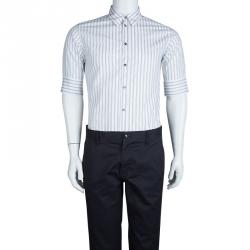 مملوكة مسبقًا قميص دولتشي أند غابانا أزرار أمامية أكمام ثلاثة أرباع قطن أبيض مخطط M