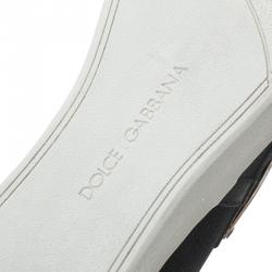 مملوكة مسبقًا حذاء رياضي دولتشي أند غابانا جلد أسود ودينيم بلوحة بالشعار مقاس 45