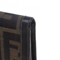 مملوكة مسبقًا محفظة فندي زوكا بغطاء