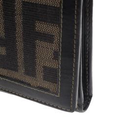 مملوكة مسبقًا محفظة فندي زوكا بغطاء