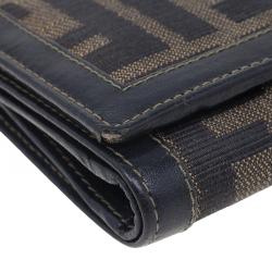 مملوكة مسبقًا محفظة فندي زوكا بغطاء