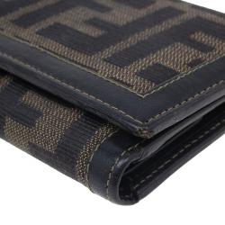 مملوكة مسبقًا محفظة فندي زوكا بغطاء