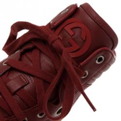 مملوكة مسبقًا حذاء رياضي خفيف غوتشي مزين بشبكة برقبة عالية جلد غوتشيسيما أحمر مقاس 42.5