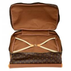 مملوكة مسبقًا حقيبة لوي فيتون ساك شيس هانتينغ كانفاس مونوغرامي