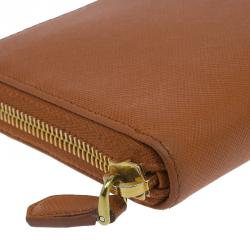 مملوكة مسبقًا Prada Orange Saffiano Metal Oro Side-Zip Wallet