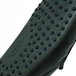 مملوكة مسبقًا حذاء سليبرز تودز جلد أخضر زيتوني مقاس 43