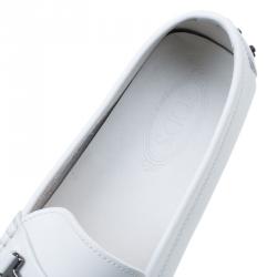 مملوكة مسبقًا Tod's White Leather Horsebit Buckle Loafers Size 46.5