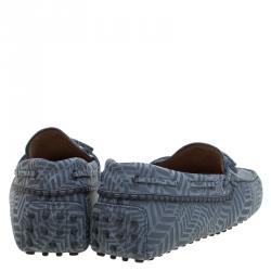 مملوكة مسبقًا حذاء لوفرز تودز جلد رصاصي مطبوع بفيونكة مقاس 44