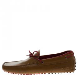 مملوكة مسبقًا حذاء لوفرز تودز فور فيراري فيونكة جلد بني مقاس 42.5