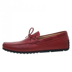 مملوكة مسبقًا حذاء لوفرز تودز جلد أحمر بفيونكة مقاس 43