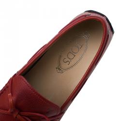 مملوكة مسبقًا حذاء لوفرز تودز جلد أحمر بفيونكة مقاس 43
