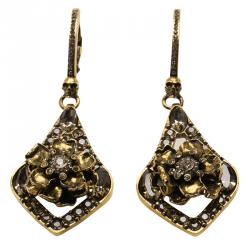 مملوكة مسبقًا أقراط أليكساندر ماكوين أزهار مرصعة بالكريستال ذهبية اللون طويلة 