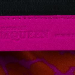 Pre Owned حقيبة كلتش أليكساندر مكوين فلورال دي مانتا نقشة فهد ساتان حمراء متوسطة