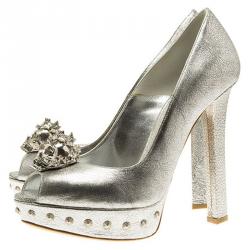 Pre Owned Alexander McQueen Metallic Silver Skull Embellished Peep Toe Platform Pumps Size 37