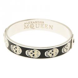 Pre Owned سوار أليكساندر مكوين نقوش جمجمة راتنج أسود وابيض صغير