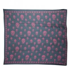 Pre Owned وشاح أليكساندر مكوين نقوش جماجم حرير أسود و وردي