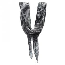 Pre Owned وشاح أليكساندر ماكوين منقوش حرير رصاصي مربع