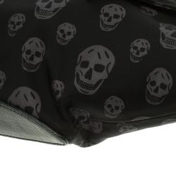 Pre Owned Alexander Mcqueen Black Skull Print Nylon De Manta Clutch
