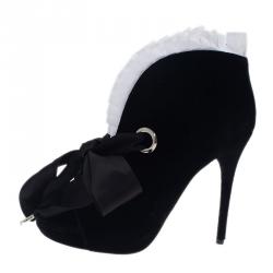 مملوكة مسبقًا Alexander McQueen Black Velvet Bow Embellished Ankle Boots Size 38.5
