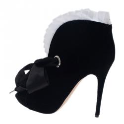 مملوكة مسبقًا Alexander McQueen Black Velvet Bow Embellished Ankle Boots Size 38.5