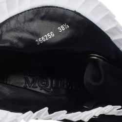 مملوكة مسبقًا Alexander McQueen Black Velvet Bow Embellished Ankle Boots Size 38.5