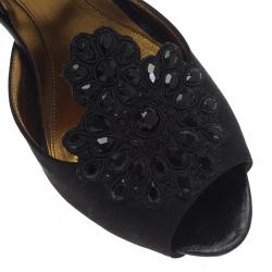 Pre Owned صندل أليكساندر مكوين بفتحة كعب وأصبع ساتان منقوش أسود مقاس 40