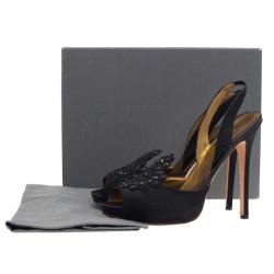 Pre Owned صندل أليكساندر مكوين بفتحة كعب وأصبع ساتان منقوش أسود مقاس 40