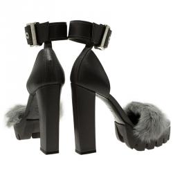 Pre Owned صندل أليكساندر مكوين بنعل سميك وشريط كاحل مزين بإبزيم جلد ومنك رصاصي مقاس 38