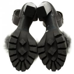 Pre Owned صندل أليكساندر مكوين بنعل سميك وشريط كاحل مزين بإبزيم جلد ومنك رصاصي مقاس 38