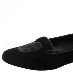 مملوكة مسبقًا Alexander McQueen Black Suede Sequin Skull Smoking Slippers Size 38.5
