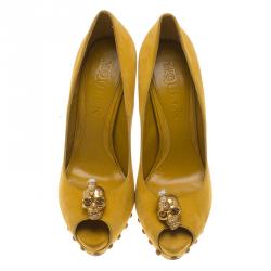 Pre Owned Alexander McQueen Yellow Suede Skull Embellished Peep Toe Platform Pumps Size 39.5