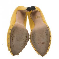 Pre Owned Alexander McQueen Yellow Suede Skull Embellished Peep Toe Platform Pumps Size 39.5