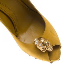 Pre Owned Alexander McQueen Yellow Suede Skull Embellished Peep Toe Platform Pumps Size 39.5