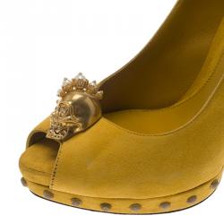 Pre Owned Alexander McQueen Yellow Suede Skull Embellished Peep Toe Platform Pumps Size 39.5