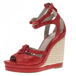 مملوكة مسبقًا Balenciaga Red Distressed Leather Arena Cross Strap Espadrille Platform Wedges Size 38