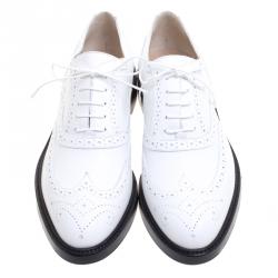 Pre Owned حذاء أوكسفورد بربري غيني جلد أبيض بروغي برباط مقاس 38