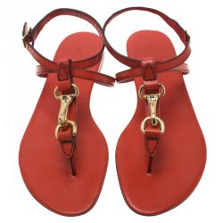 مملوكة مسبقًا صندل اصبع بربري ريزون بشريط كاحل جلد أحمر مقاس 39