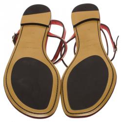 مملوكة مسبقًا صندل اصبع بربري ريزون بشريط كاحل جلد أحمر مقاس 39