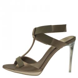 مملوكة مسبقًا صندل بربري ساتان رصاصي داكن سير حرف T نعل سميك مقاس 39