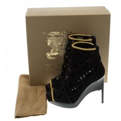 مملوكة مسبقًا Burberry Prorsum Black Suede and Gold Edenside Cage Wedge Ankle Boots Size 37