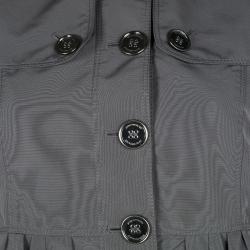 مملوكة مسبقًا معطف فستان بربري رصاصي بثلاث أربع أكمام وأزرار أمامية M