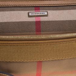 مملوكة مسبقًا حقيبة كلاتش بربري حمالة معصم قماش كاروهات هاوس بنية/ بيج