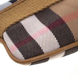 مملوكة مسبقًا حقيبة كلاتش بربري حمالة معصم قماش كاروهات هاوس بنية/ بيج