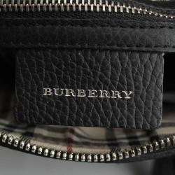 Pre Owned حقيبة بربري جلد حُبيبي سوداء