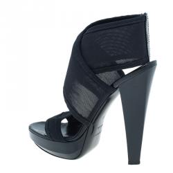 مملوكة مسبقًا Burberry Black Leather Criss Cross Sandals Size 37